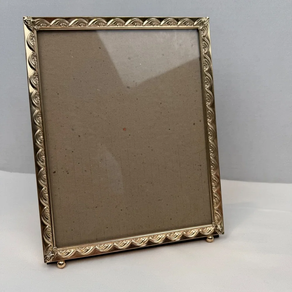 Vintage Gold Tone Embossed Scalloped Picture Frame Tabletop Wall Hang 8x10